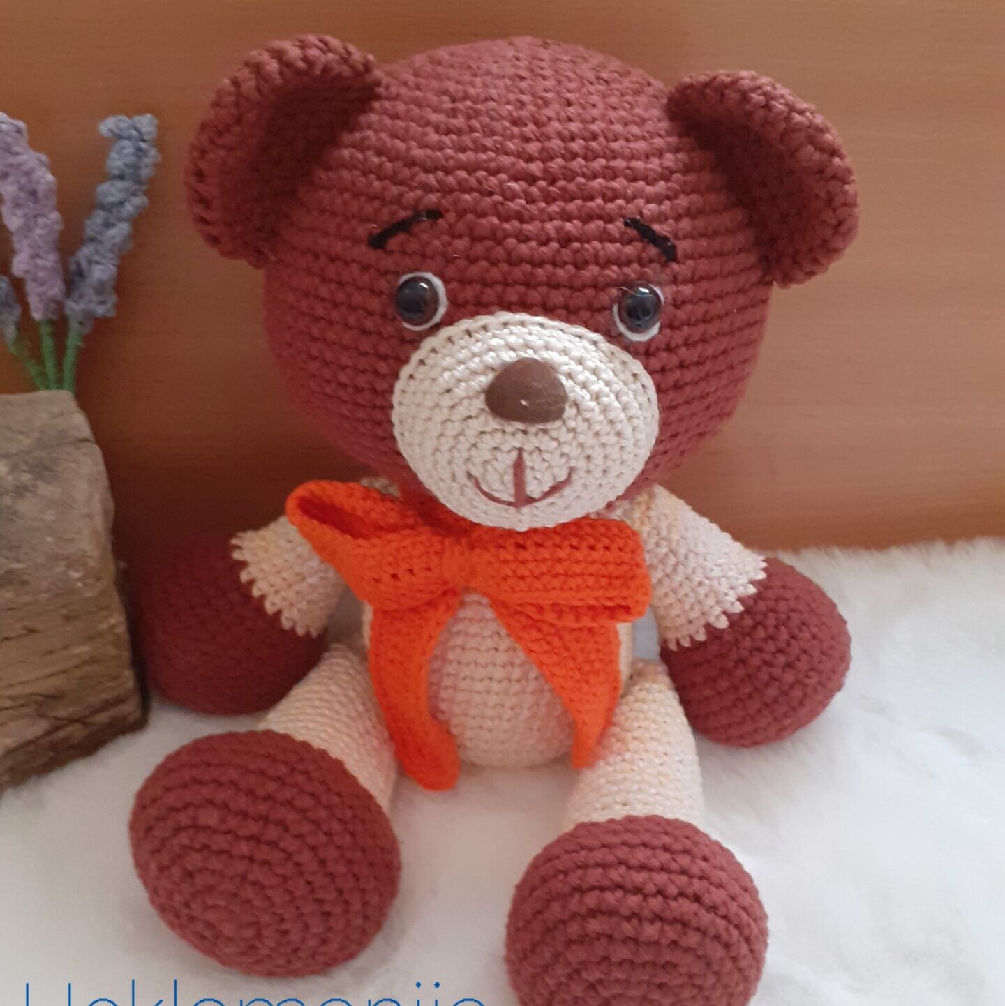 Unikatna heklana igračka meda od pamučnog konca