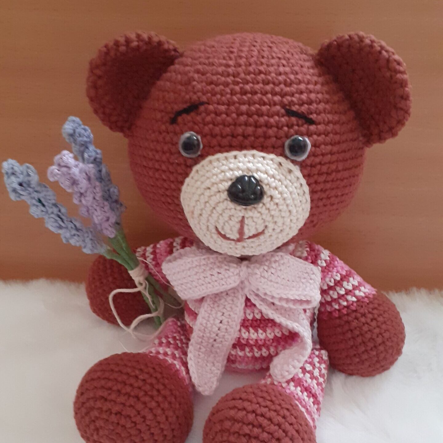 Meda sa roze mašnom - bezbedna igračka za decu