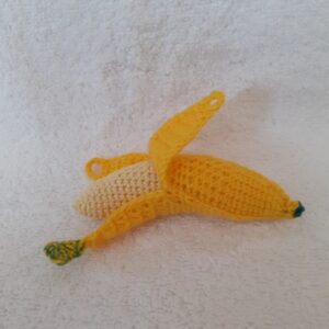 Banana za igru i učenje sa odvojivom korom – idealna za dečju zabavu i edukaciju o voću