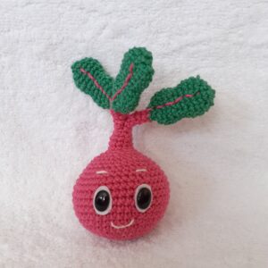 Heklani povrtni prijatelj – vesela cvekla sa sigurnosnim očima